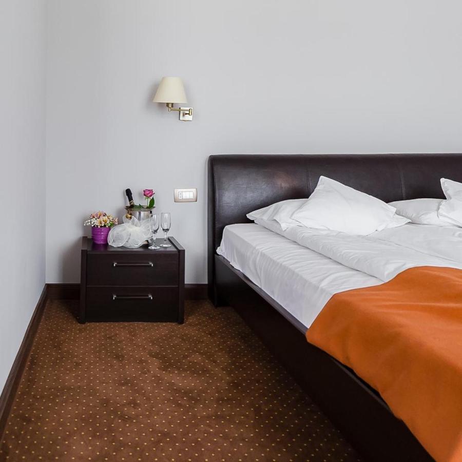 Hotel Opal Zalău Buitenkant foto