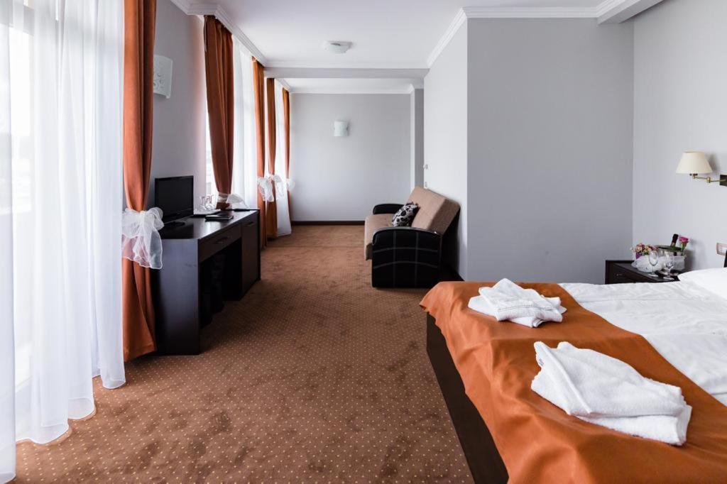 Hotel Opal Zalău Buitenkant foto